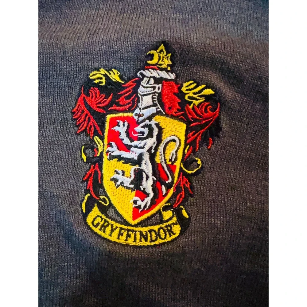 Harry Potter Gryffindor V-Neck Sweater Gray Knit Crest Adult XL DW0597-V1313A